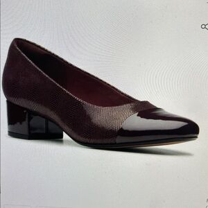 Clarks SZ10 Chartli Cap Toe Block Heel Comfort Shoe Wardrobe Staple Career Dress